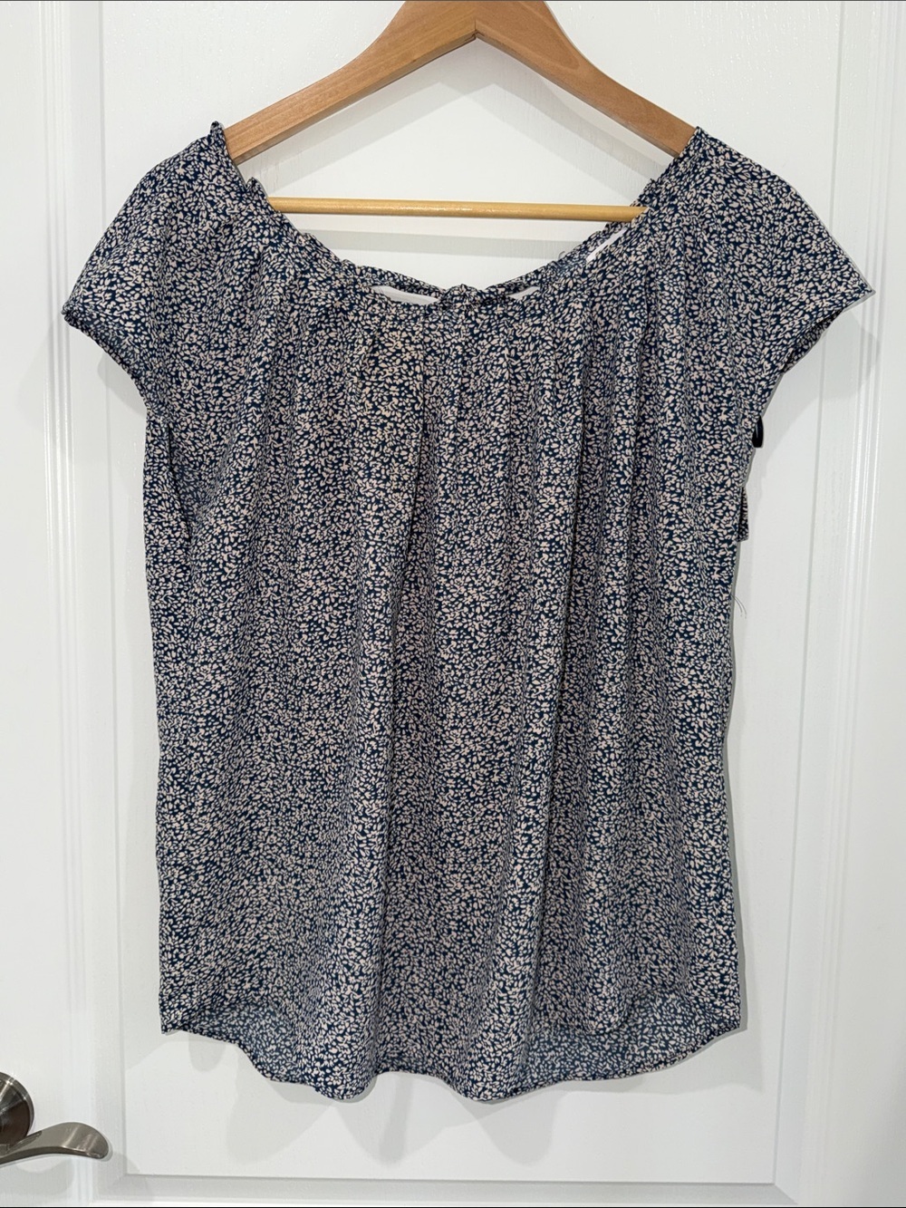 Lauren Conrad Women's Navy Blue Cap Sleeve Floral Blouse size medium tie back